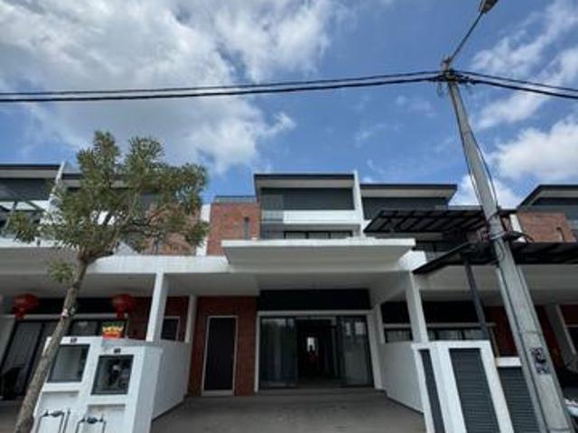 Terraced House for sale in Malaka