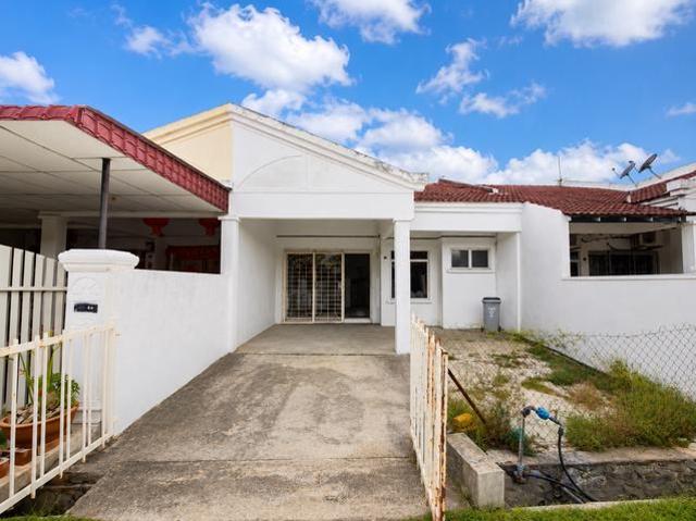 Terraced House for sale in Malaka