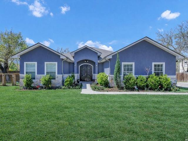 House for sale in Elmendorf, Texas