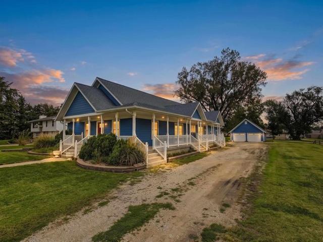 House for sale in Manhattan, Riley County