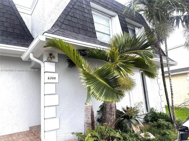 Townhouse for sale in Hallandale