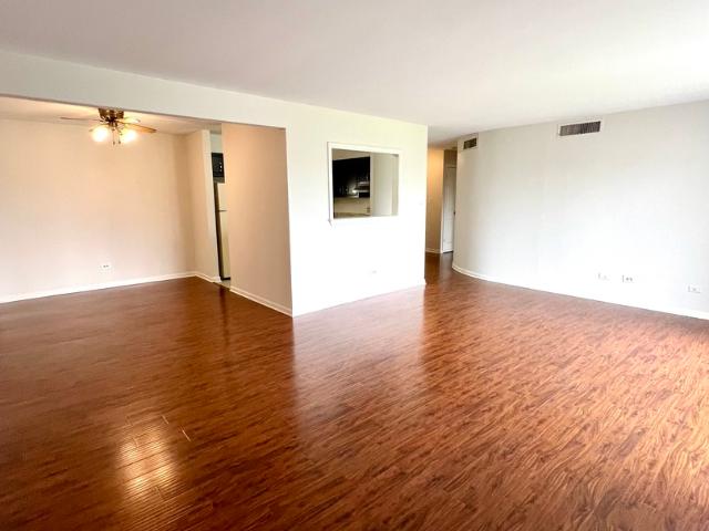 Condo for sale in Lisle, Illinois
