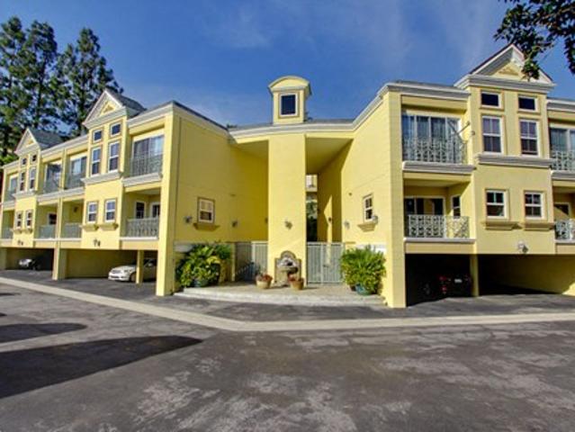 Townhouse for rent in Los Angeles