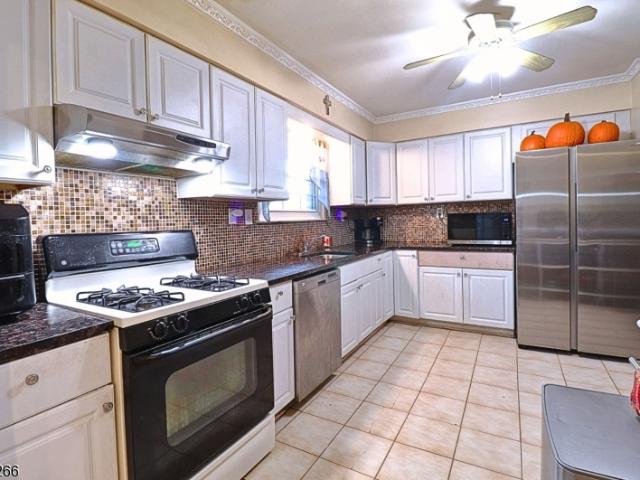 Townhouse for sale in Flagtown, New Jersey