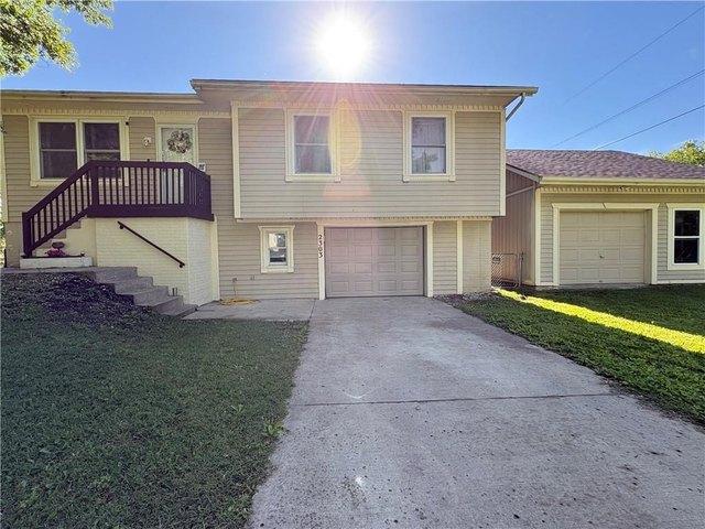 House for sale in Harrisonville, Missouri