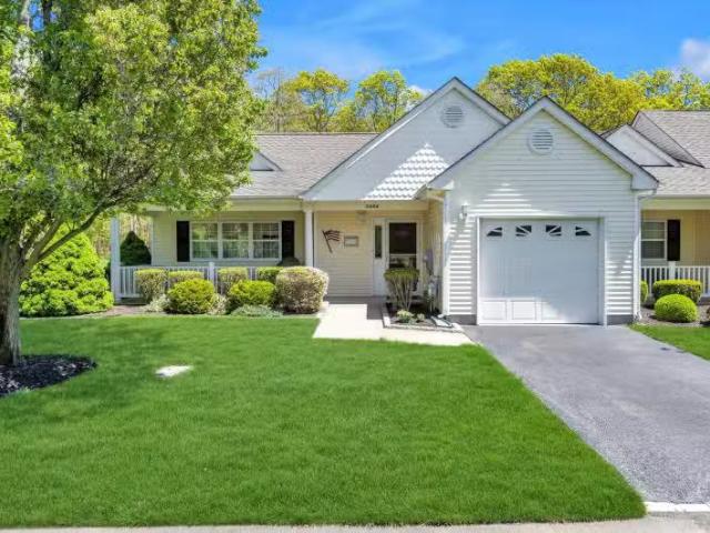 Condo for sale in Smithtown Condo for sale in Smithtown