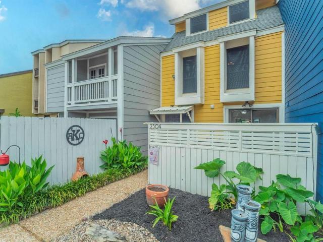 Condo for sale in Willis