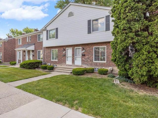 Townhouse for sale in Saint Clair Shores, Michigan