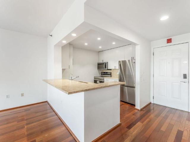 Condo for sale in Edgewater, New Jersey
