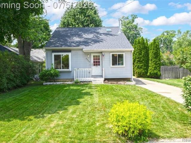 House for sale in Waterford, Michigan