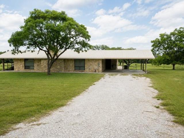 House for sale in Utopia, Texas