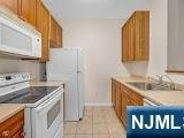Apartment for rent in Cresskill