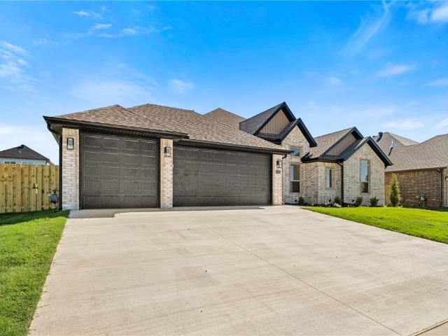 House for sale in Pea Ridge, Benton County