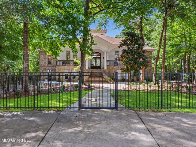 House for sale in Ocean Springs, Mississippi