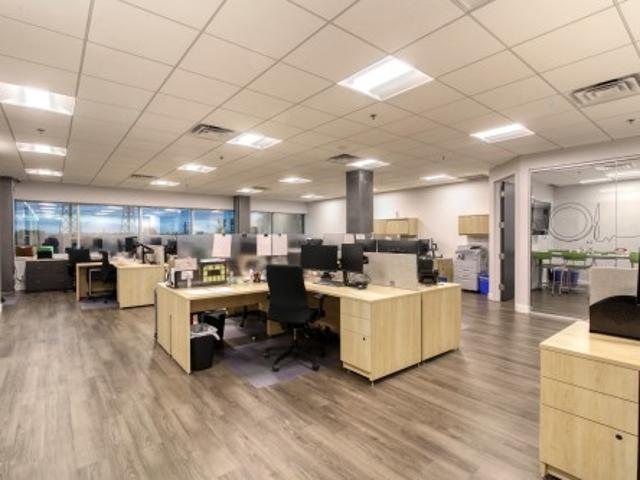 Commercial for rent in Chomedey, Laval (région administrative)
