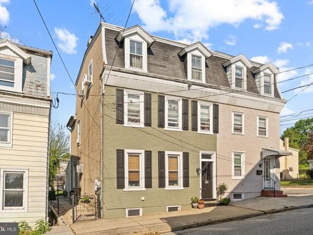 Townhouse for sale in Chester, Pennsylvania