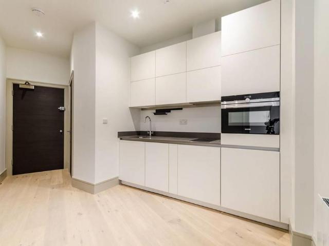 Apartment for rent in London Borough of Merton, Greater London