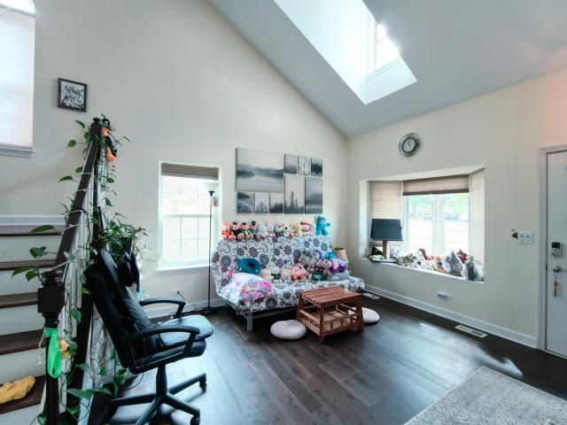 House for sale in Carlton Court, Westmont
