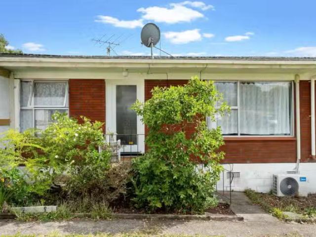 House for sale in Oratia