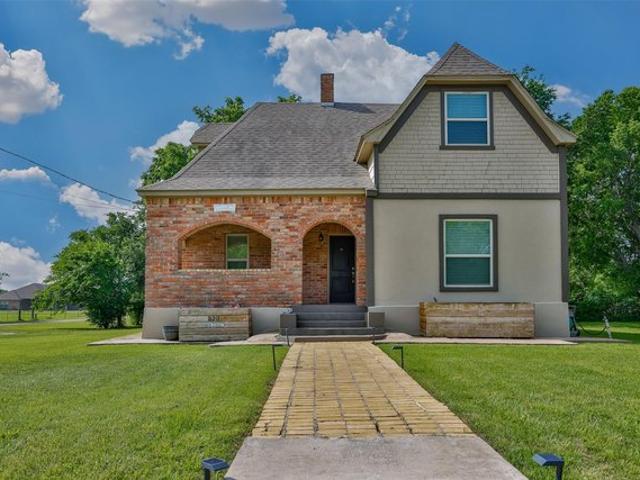 House for sale in Lindsay, Texas