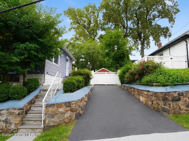 House for sale in Staten Island, New York