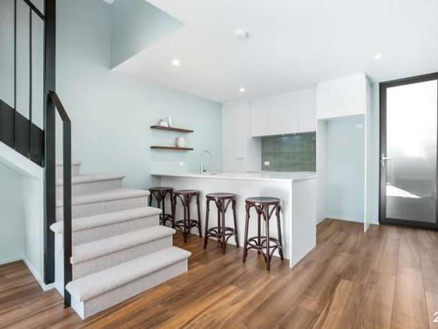 Townhouse for rent in Heathcote, Canterbury