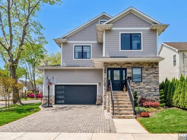 House for sale in Teaneck, New Jersey