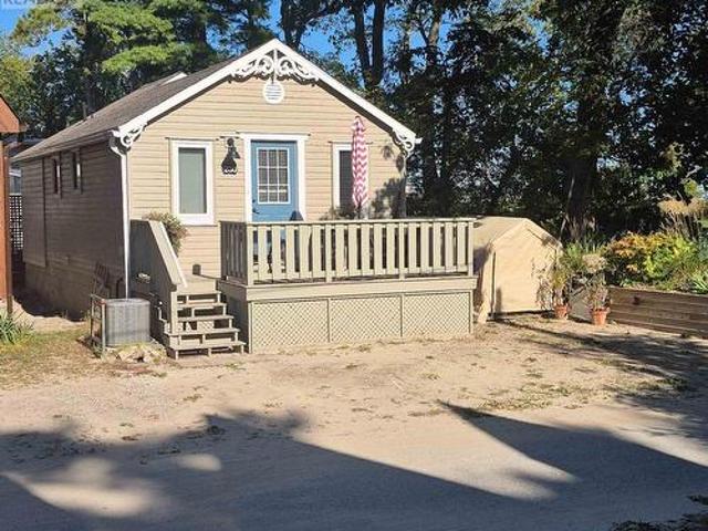 House for sale in Wasaga Beach, Central Ontario
