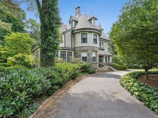 House for sale in Summit, New Jersey