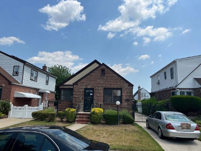 House for sale in Queens, Arverne