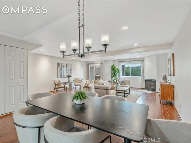 Townhouse for sale in Burbank