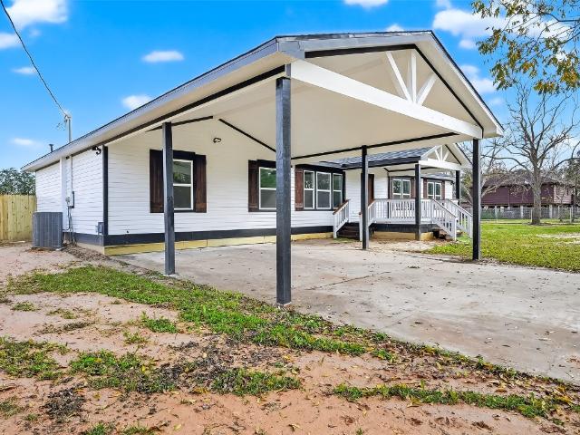 House for sale in Liverpool, Texas