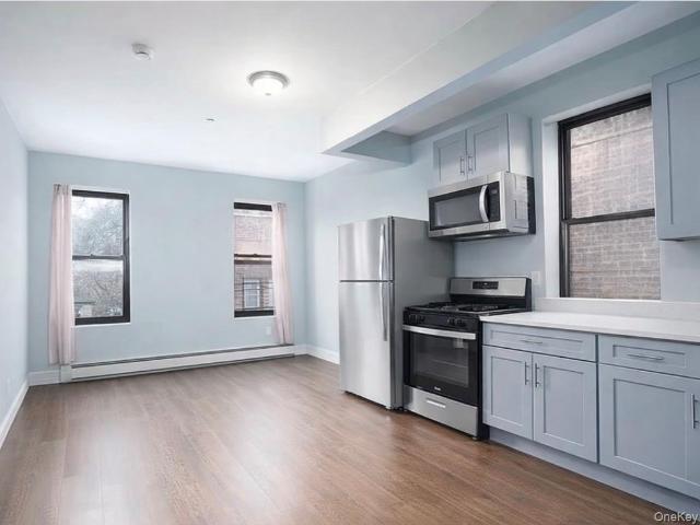 House for sale in The Bronx, Arverne