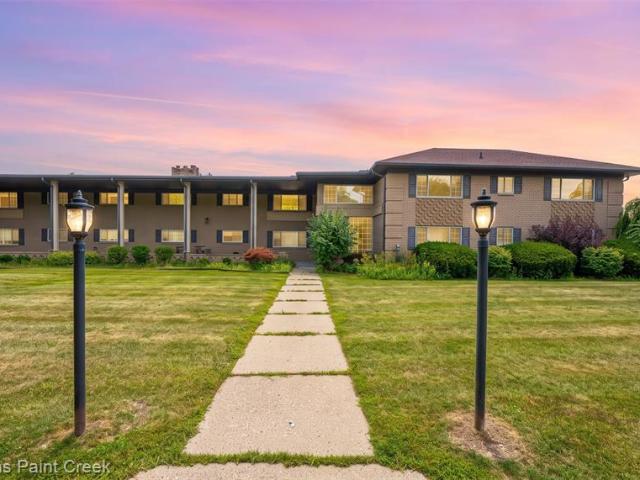 Condo for sale in Rochester Hills, Michigan
