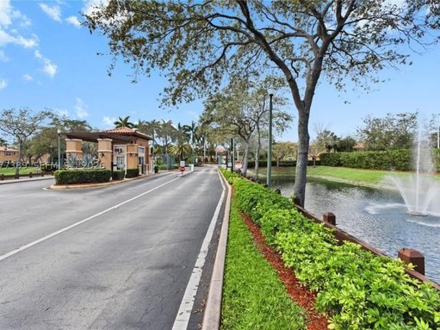Townhouse for sale in Dania, Florida