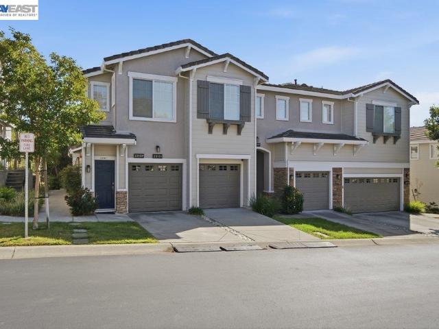 Townhouse for sale in Fairview, Alameda County
