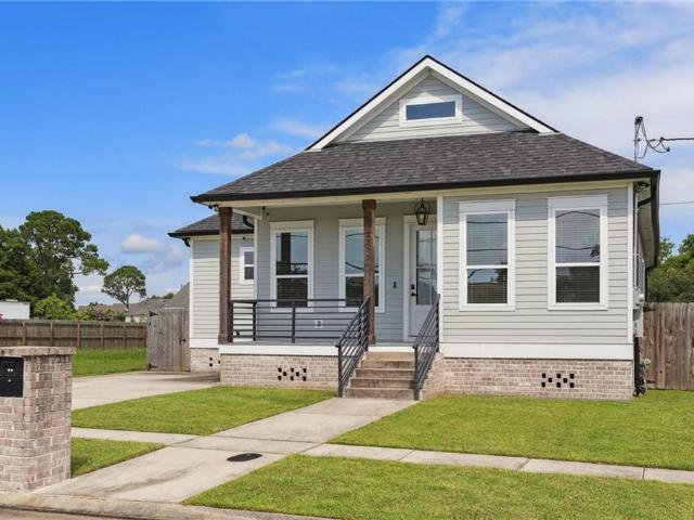 House for sale in Arabi