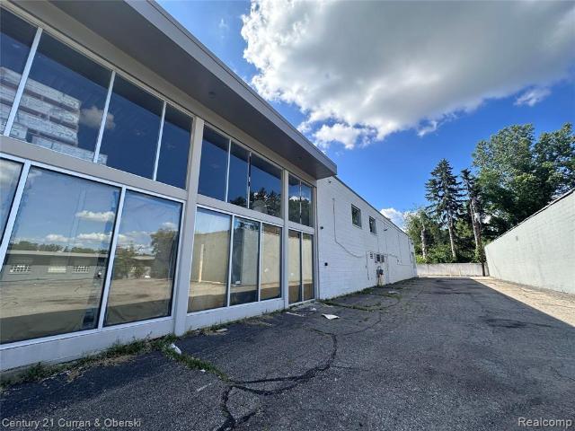 Commercial for sale in Southfield, Michigan