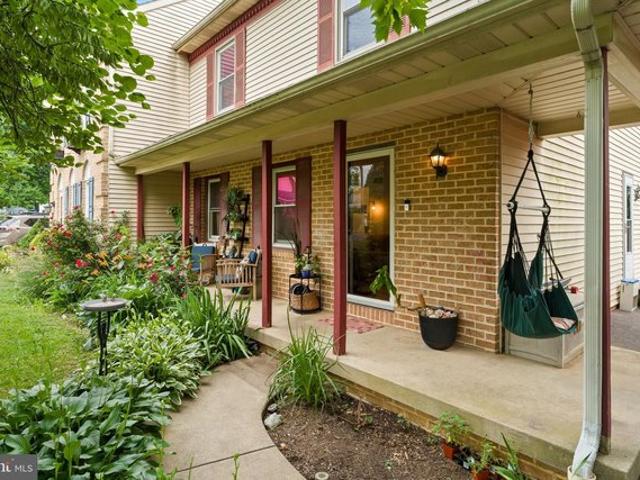 Townhouse for sale in East Petersburg, Pennsylvania