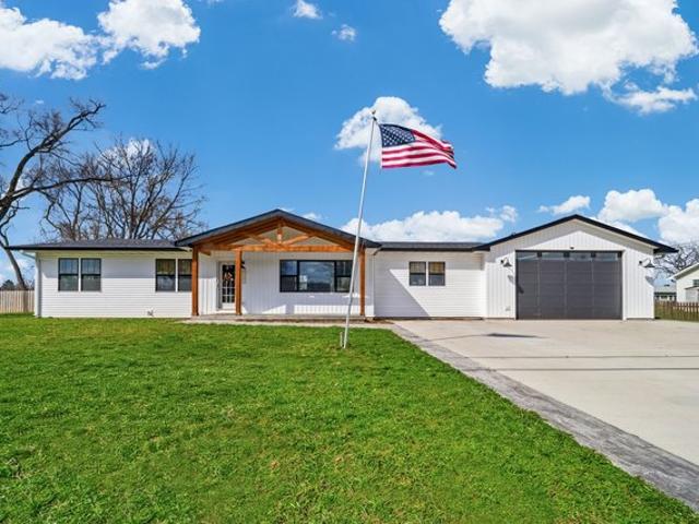 House for sale in Mchenry, Illinois