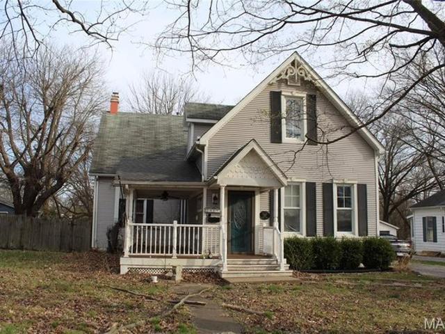 House for sale in Alton, Illinois
