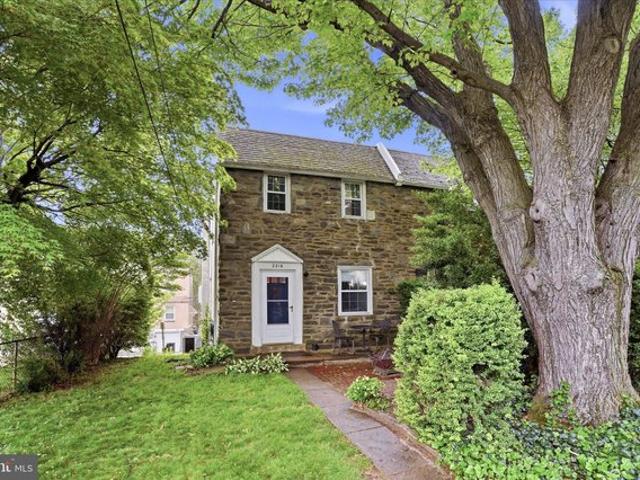 Townhouse for sale in Ardmore, Pennsylvania