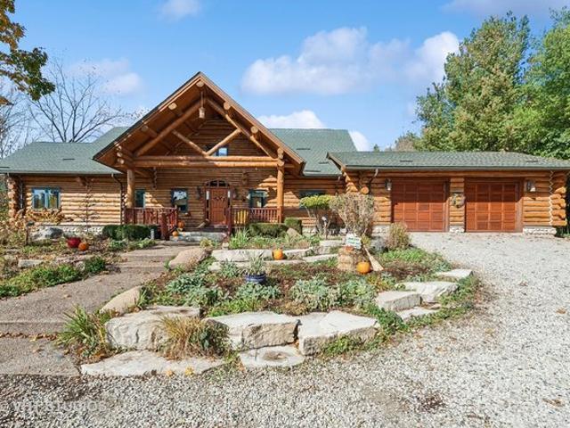 House for sale in Mchenry, Illinois