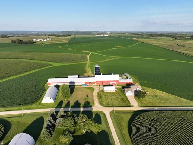 Farm for sale in Holy Cross, Dubuque County