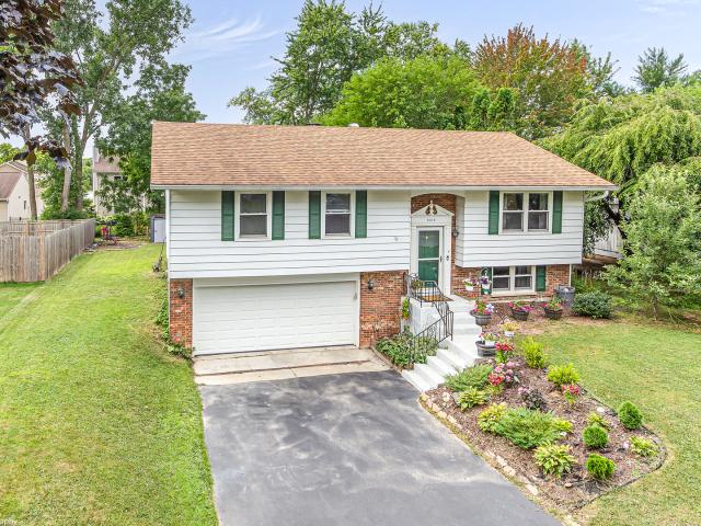 House for sale in Lindenhurst, Illinois