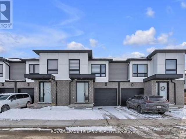 Townhouse for rent in Denfield, Ontario