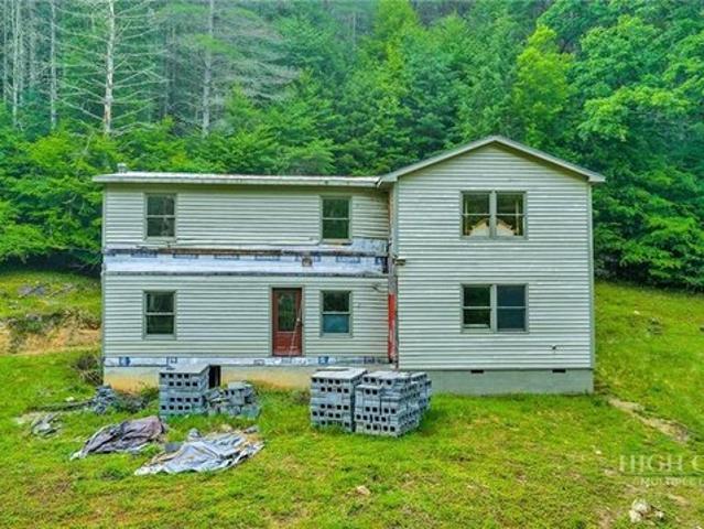 House for sale in Purlear, North Carolina