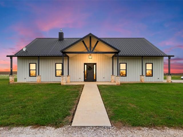 House for sale in Abbott, Hill County