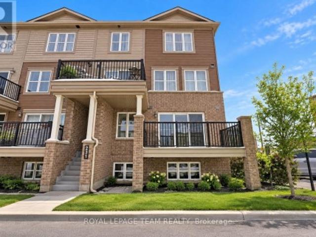 Townhouse for sale in Barrhaven East, Ottawa