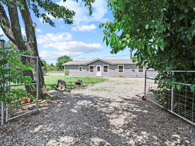 House for sale in Pottsboro, Texas